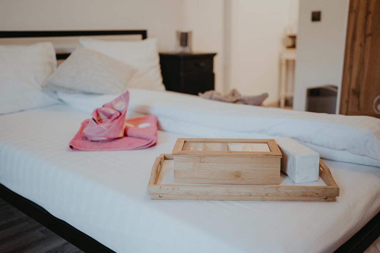 Apartament Studio Eroilor Kluż-Napoka Zewnętrze zdjęcie