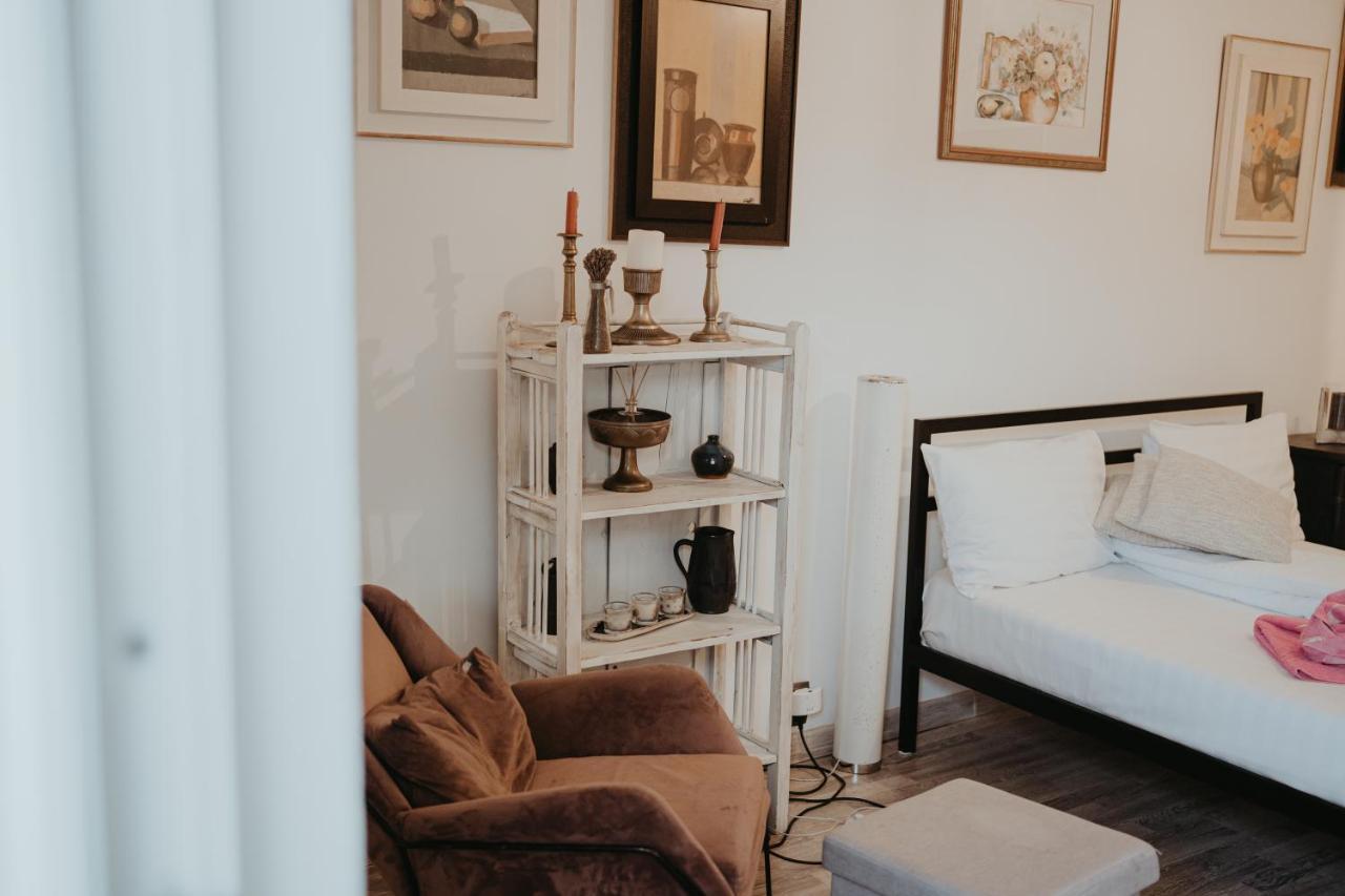 Apartament Studio Eroilor Kluż-Napoka Zewnętrze zdjęcie